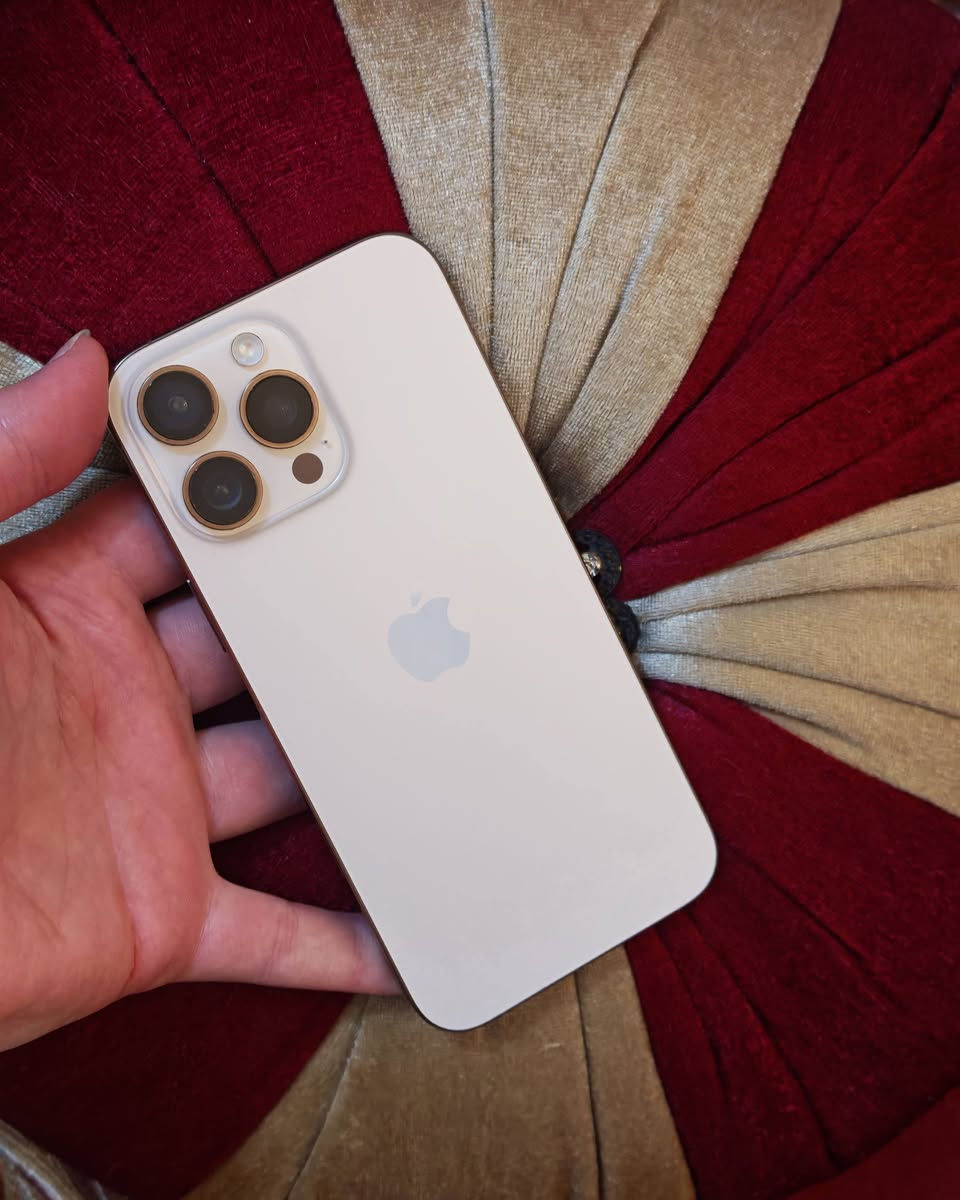 سلام عليكم للبيع أو مراوس ايفون 16 برو ماكس شرق اوسط بطاريته 95 لون مميز نضافته 💯💯 ذاكرة 256 مكاني كربلاء السعر 1165 للتواصل عل رقم ***********
