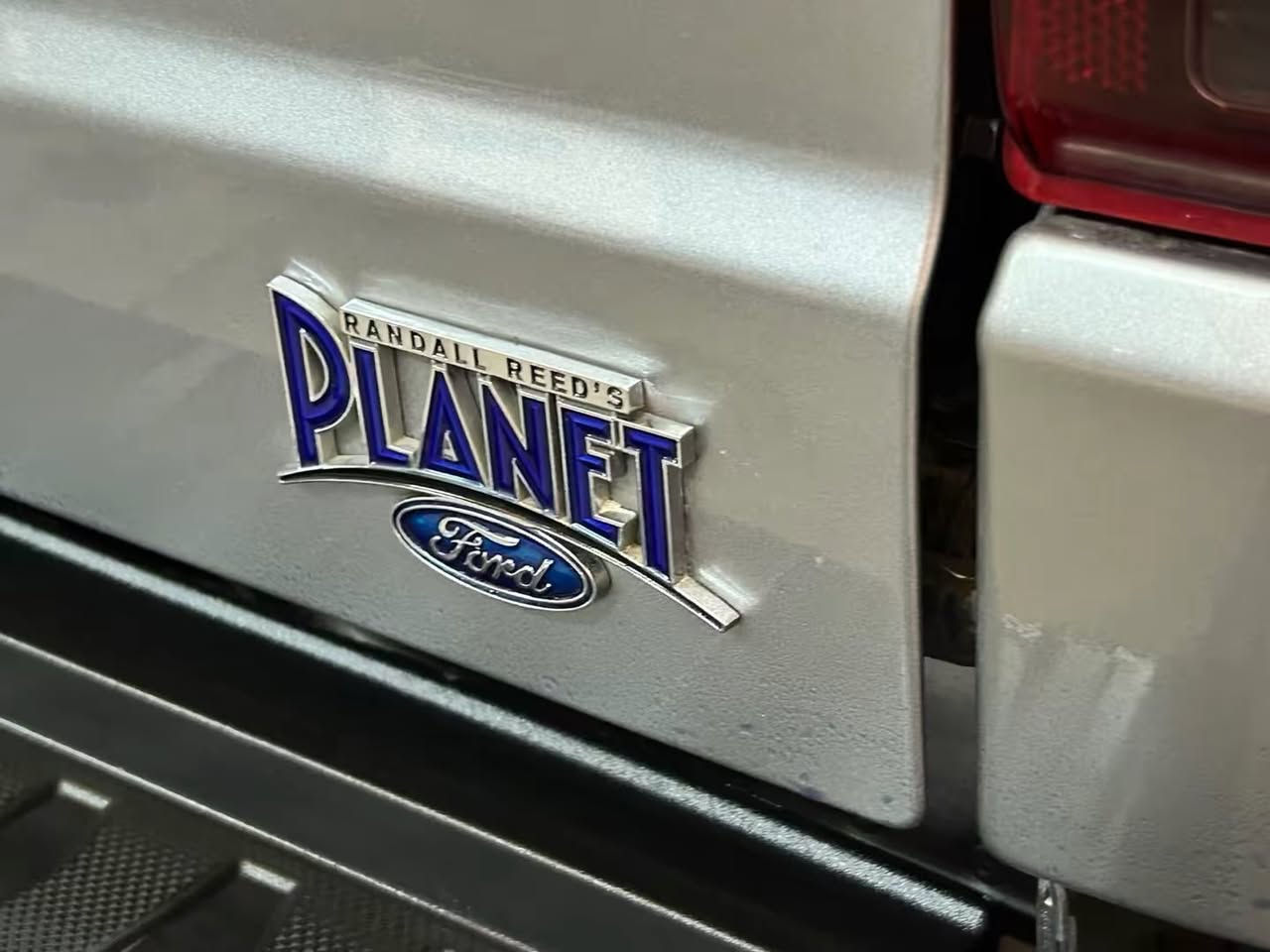 للبيع F-150 باب جبير بدي قصير مرغوب دبل اكسل✨
FORD
F-150
STX
2024
V8
5,0L
AWD
47,000 MILES

المواصفات STX 👑 ///
• داخل قماش رياضي (STX)
• محرك V8 سعة 5.0 لتر بنزين
• قوة 400 حصان
• عزم دوران 556 نيوتن متر
• قير أوتوماتيك 10 سرعات
• نظام دفع رباعي (4x4)
• وضعيات قيادة متعددة (عادي / رياضي / اقتصادي / سحب / أوف رود)
• جنوط 20 إنش رياضية
• مرايا جانبية كهربائية
• زجاج خلفي مظلل
• مصابيح أمامية LED
• إنارة نهارية
• مصابيح ضباب
• شبك أمامي أسود (STX)
• شاشة 12 إنش لمس
• نظام SYNC 4
‏• Apple CarPlay + Android Auto
• تحكم صوتي
• مثبت سرعة
• مكيف هواء
• منافذ USB + 12V
• 5-6 ركاب
• مقاعد قماش مريحة
• مقود متعدد الوظائف
• مساحة داخلية واسعة
• صندوق خلفي كبير (بيك أب)
• كاميرا خلفية
• نظام ABS
• نظام الثبات الإلكتروني (ESP)
• تحذير النقطة العمياء
• نظام المحافظة على المسار
• فرامل طوارئ أوتوماتيكية

ضرر /// جاملخ صبغ ❗️
بدون ايرباك ✅
بدون دواخل ✅
شواصي سليمة 💯

السعر/// 333 $ ورقة وبيها مجال 💵

سيارة نظيف و جاهز مابيها اي نقص ✅

پوليش وحمام جديد ✅

سيارة كاتي يترقم المحافظات شمالية ✅

مكان سيارة - كركوك🌇

📞 0770-912-5605
