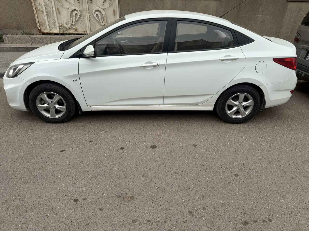 اكسنت خليجي موديل 2013ماشيه 47 الف
رقم جديد 
تحكم استيرن اشاير بالمري بلوتوث اوكس السياره السياره بيه طخه مصبوغه جزء من الباب الامامي والباب الخلفي مفتوح 
السعره 112
العنوان بغداد حي القادسية ***********
