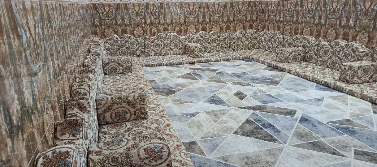 السلام عليكم ديوان 14متر خليجي
نضافه فول مستعمل قليل 
السعر 450وبيه مجال قليل 
شراي اتصل ***********
كركوك
