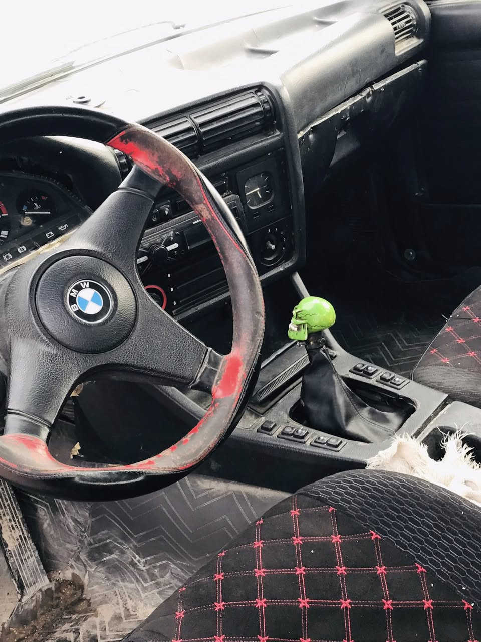 السلام عليكم BMW زعره مكينه ٢٨ تك فانوس بدون راعي ١-٢-٣ بطناش كهربائيات شغاله سياره بدون راعي سعره ٢٠ وبيه مجال مكاني حله 
    ***********
