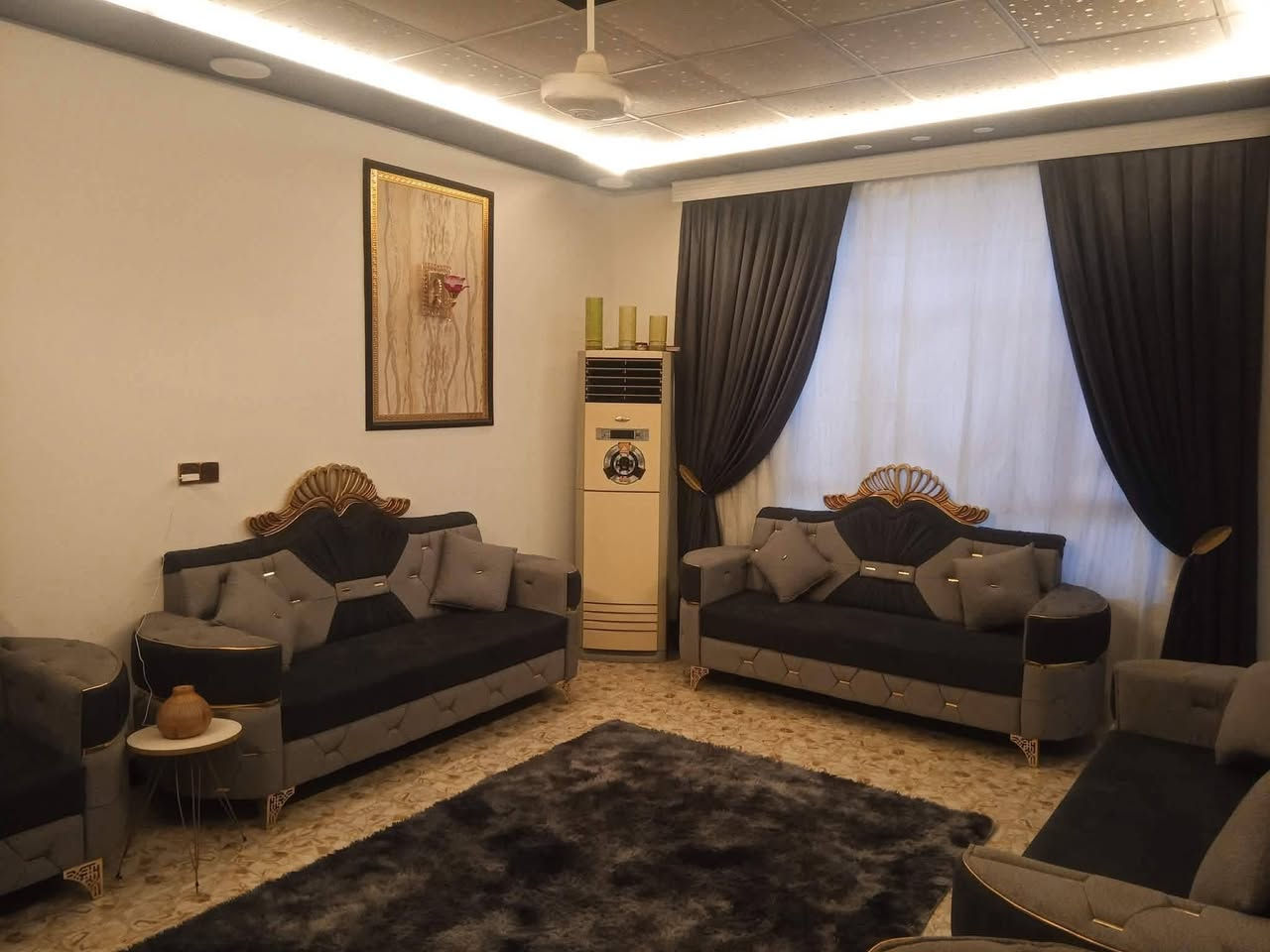يالله سلام عليكم دار للبيع بغداد المدائن منطقه بانوراما قرب المدارس مساحه ١٣٥ متر ركن الدار بناء حديث يتكون الدار من غرفة نوم وصاله استقبال مطبخ صحيات داخلية خارجيه وكراج سياره جنس الأرض زراعي بسعر مناسب ٦٠وبي مجال للاستفسار الاتصال على الارقام *********** أو *********** وات ساب
