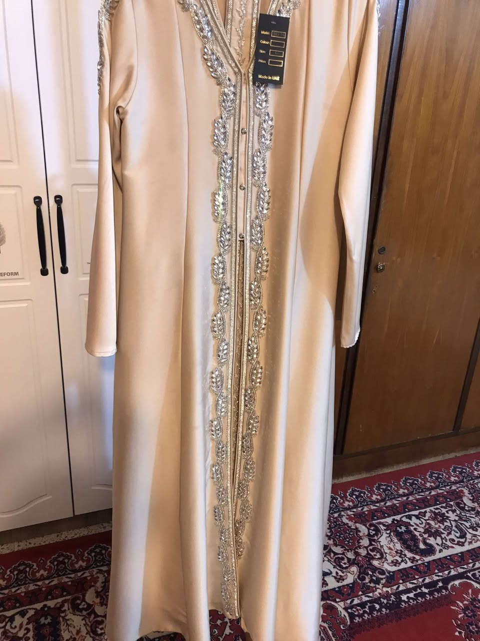 السلام عليكم
فستان جديد ما ملبوس الله شاهد ولا دقيقة اشتريته من علي كوزال وبعدها الورقة بيه ( قياس ٤٢ ).. اخذته  ١٧٥ وبيه مجال مكاني بغداد


**إذا كنت صاحب هذا الإعلان وتريد حذفه لأي سبب، رجاءا أرسل رسالة إلى الدعم الفني**