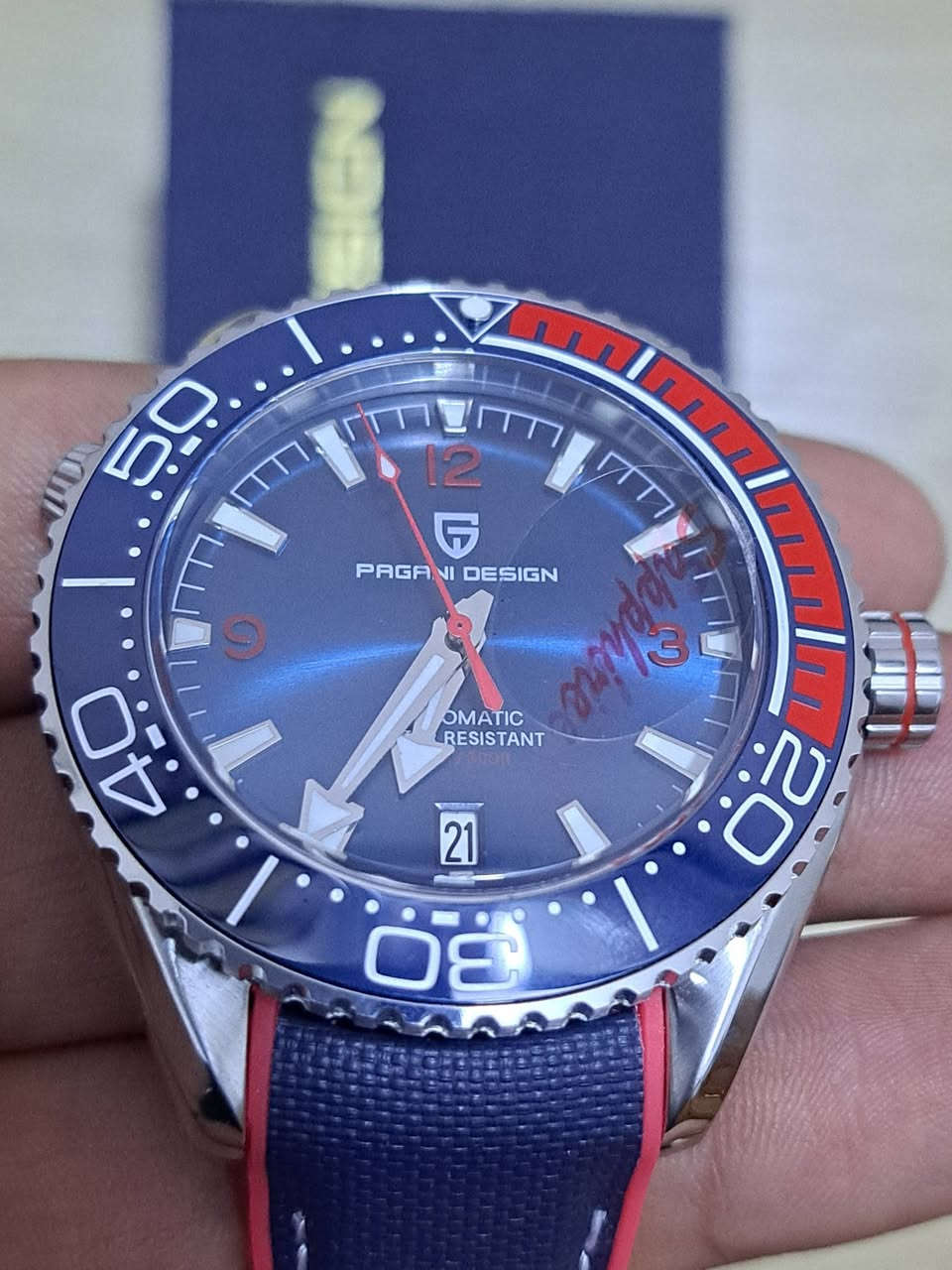 ماركة pagani design
جديد غير مستخدم 
سعر ١٢٥ الف للقطعة 
مكان بغداد ويوجد توصيل


**إذا كنت صاحب هذا الإعلان وتريد حذفه لأي سبب، رجاءا أرسل رسالة إلى الدعم الفني**