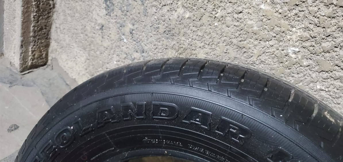 السلام عليكم تايرات تاهو عدد ٢ اشتريناهن ٢٥٠ رحنا ايران بيهن ورجعنا وضميناهن بعدهن جدد
السعر ١٥٠ غير قابل للعمولة 
مكاني بغداد الطالبية فرع كوفي المدلل
***********
