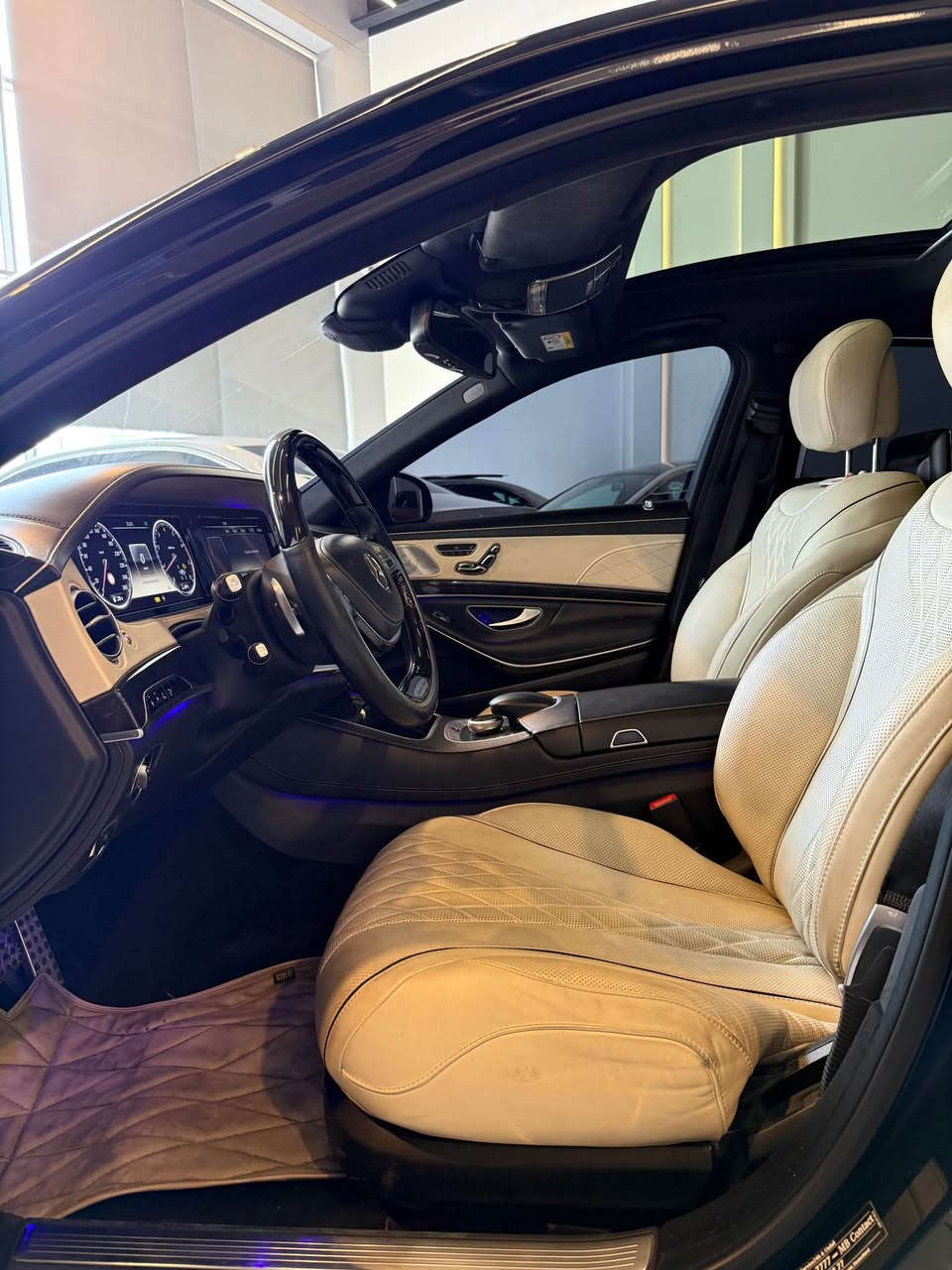 السلام عليكم
للبيع Mercedes S500 2014 وارد الماني كلين تايتل
مكينه 8 سلندر (4فصوص) 
بانوراما ٥ بردات ٤ كامرات حساسات 360 اوتو بارك رادار امامي رادار خلفي نقطه عمياء كشن تدفئه و تبريد كشن يفتر ويه لستيرن قياده اليه ثلاجة خلفيه عطر بجكمجة شاشات خلفيه بصمه ابواب بصمه تشغيل جكات تنزل وتصعد كشن خلفي مفصول vipداخل لدات ٧ الواناستيرن G جنطه كهرباءكشنات خلفيه كهرباءداخل جلد ابيض (اصل)ماشيه 87 الف
 
بيها مكانين صغير تعديل بي دي ار والباقي مكفول
مكينه وكير مكفولات بوضع الشركه (صفر مسج)
مكانها اربيل مدينه معارض 
للاستفسار: *********** whats app أربيل, العراق
