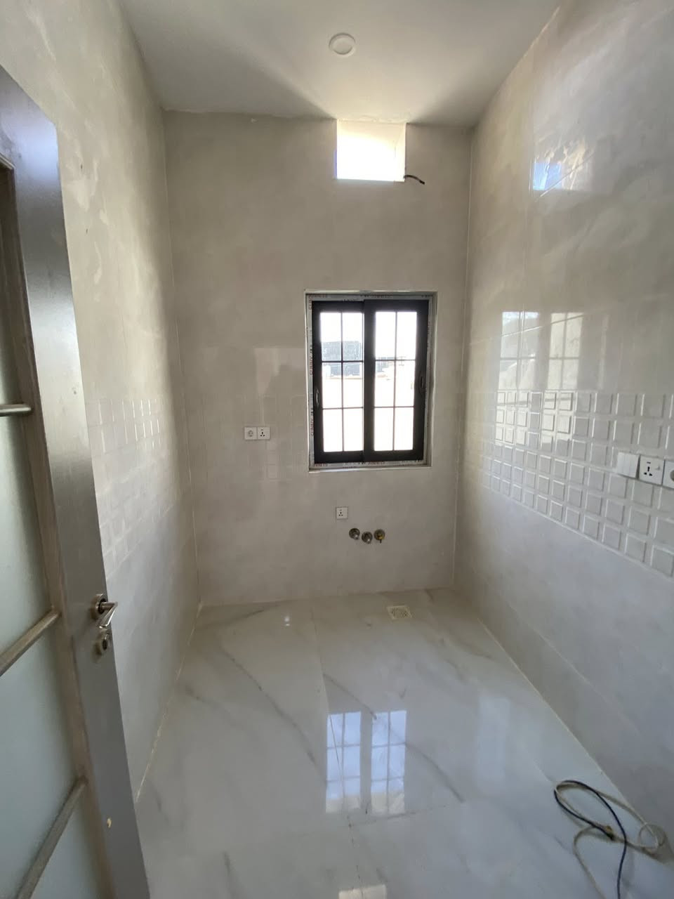 🏠اعلان اعلان
دار للبيع
موقع مميز
~~~~~~~~~~~
📄طابو ملك صرف
🧱بناء درجه اولى
~~~~~~~~~~~
سقف مغربي ✔️
واجهة فلين✔️
نظام تبريد مركزي✔️
بناء هندسي✔️✔️
~~~~~~~~~~~~
📐المساحه:-165م
📐الواجهة :7م
~~~~~~~~~~~
📍الموقع :-تسعين
خلف عماره ياقوت
~~~~~~~~~~~
💸السعر :-علق ب(تم) يوصلك السعر مناسب 
~~~~~~~~~~~
الطابق الاول  يحتوي:-
استقبال +هول+مطبخ +مطبخ حار
غرفتين نوم+صحيات
~~~~~~~~~~~
الطابق الثاني يحتوي على:
هول +صحيات+
غرفتين نوم 
~~~~~~~~~~~
للاستفسار اكثر الاتصال على
***********📱
~~~~~~~~~~~
نستقبل جميع العروض 
🏠السكنيه  🏛️التجاري
