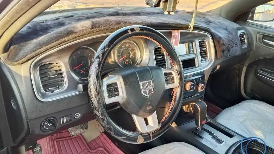 اللهم صلي علئ محمد وال محمد 
الحلال فدوتكم البركه بيكم اخوان 
السياره بأسمي مداور ثاني يوم ٫٫٫استخدام شخصي ممشتغله خط 
جارجر 2013 محرك 3.600  للعلم السياره محركها 2018 جديد يعني 
كير عصا 
عليها ادامه كامله حداديه خير من الله 
كهربائيات شغاله وعليها منضومه زنون 
حساسات شغاله 
شاشه الاعطال ولا حساس مشتغل 
ويل كروم 
بيها شخوط وما مسويهن علمود بسونار متطلع تكحيلات  عايفهن ع وضعهن 
هاي التفاصيل الموجوده وانه بالخدمه
مراوس وبيع السعر 145 وبيها كل المجال للطيبين 
رقم خادمكم ***********
