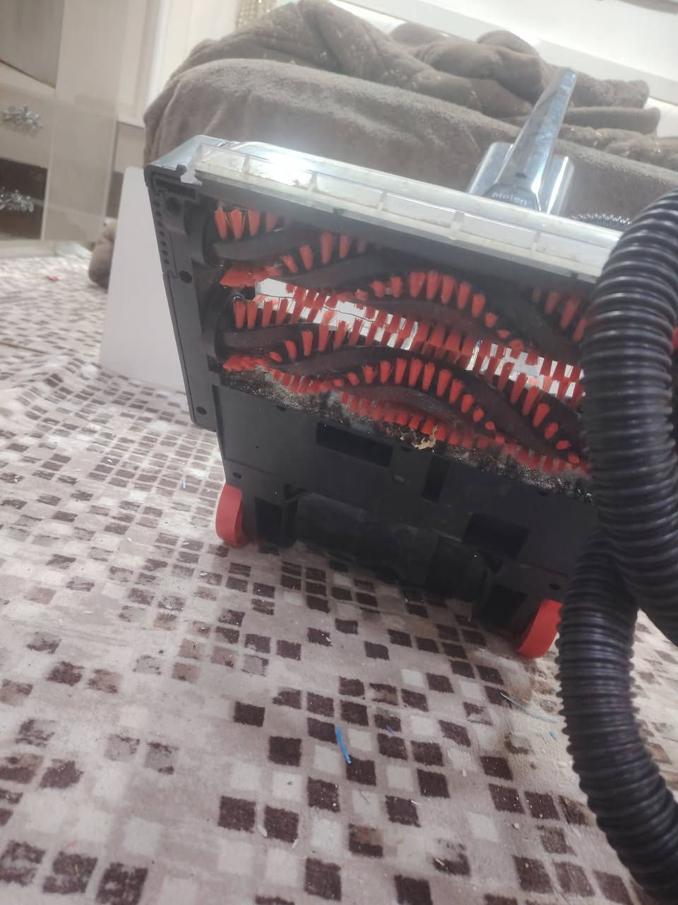 السلام عليكم مكنسه كهربائي للبيع مشتغل مره واحد فقط مكنسه تنضيف القنفات والفرشات سعر125 مكان كركوك***********
