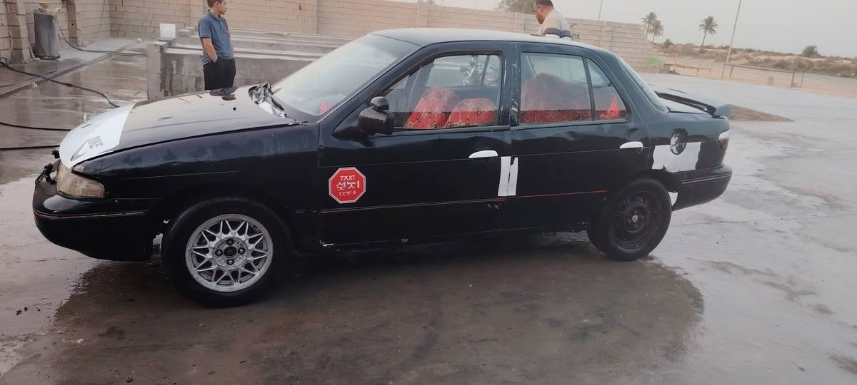 كيا سيفيا موديل ٩٤.   سيارة زينة طرف ثالث.  تتحول. ابيع هل موجود ب مليونين وبيه مجال بسيط.... ديالى بلدروز.

*********** للاتصال لباقي تفاصيل
