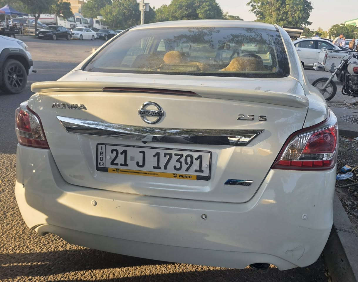 نيسان التيما 2013 S  خليجي بدون صبغ
158000 km
سنوية و رقم جديد 
عنوان كلار 
***********
سعر ١١٦ و ببهة مجال 
كير و مكينة شرط
