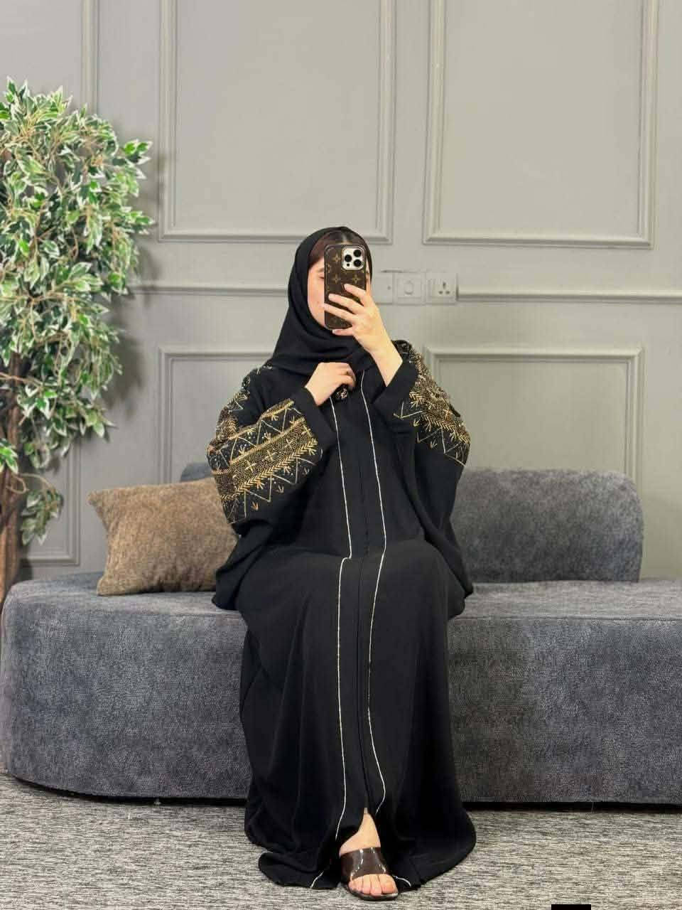 عباية بهالهيبة والسواد ميتكرر 🖤
أناقة هادئة بتفاصيل راقية ♣️
عباية خامة القماش كريب فاخر ولمسة شيفون منقط بستراس تخلي الإطلالة ملكية بكل خطوة 👑😍 

القياسات / S / M / L / XL / XXL / XXXL / 

🚘يوجد خدمة توصيل لجميع محافظات العراق 🚘


**إذا كنت صاحب هذا الإعلان وتريد حذفه لأي سبب، رجاءا أرسل رسالة إلى الدعم الفني**