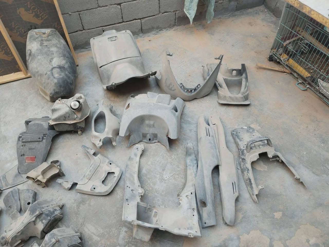 سلام عليكم غراض دراجه فراشه سرعه ١٠٠ ياباني اني فصختها وبقت ذني غراضها للبيع انطي سعر بل يرضي الله وبل عافيه مكان شعب حي البساتين ***********
