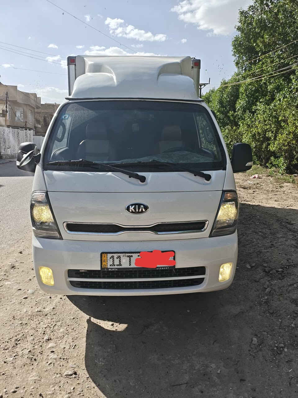 🚛 للبيع كيا بنگو حمل نثيه موديل 2019 🚛
🔥 سيارة شغل مرتبة ومصروفة عليها مبلغ قوي وجاهزة للعمل مباشرة بدون تعب
✅ كيا بنگو 2019
✅ محرك 3000 مسكر
✅ كير أوتوماتيك
✅خمس دكم
✅مري شفط واشاير بالمري 
✅ كشن كهرباء+تدفئه
✅ أصل بدي ومحورها بوكس
✅ مثبتة بالسنوية “بوكس صندوقي” رسمي
✅ رقم بغداد إنكليزي وباسمي مباشرة
✅البوكس ثلاث حلقات ارتفاع185 وطول3متر
✅لايتات زنون شمسي بلاجكتور وعالي وناصي
🔧 الإضافات والتحويرات: ✔️ تبريد استيراد خاص يشتغل على البطارية 
✔️ تبريد البوكس أبو المروحتين تبريد 16°مو تجميد 
✔️ تحويل التايرات الخلفية من 12 إلى 13.5
✔️ خمس تايرات كامهو جديدة ويا السبير
✔️ زوج تايرات أمامي هانكوك جديدة
✔️ حدادية صدر كامل 100% جديد قبل شهر
✔️ تخم نوزلات جديد
✔️ هورن بوش أصلي
✔️ داش كام موجودة
🛠️ الملاحظات بكل أمانة:
تبريد القنبوره صار بي ليك ومصلحته
البند بي أثر حادث بسيط وفقط تم صبغه
وعندي صورته قبل الصبغ
💰 السيارة مكلفتني فوق الـ190 بسبب:
التحويرات والإضافات
معاملة التحويل من بدي إلى بوكس
📌 حاليًا مطلوبة 185 وبيه مجال للجادين
📌 سبب البيع: تارك الشغل من أكثر من شهرين والسيارة واقفة
🔥 سيارة جاهزة للشغل والدخل اليومي
🔥 مناسبة للتوزيع والتبريد والنقل والشغل التجاري
📞 للجادين فقط ***********
