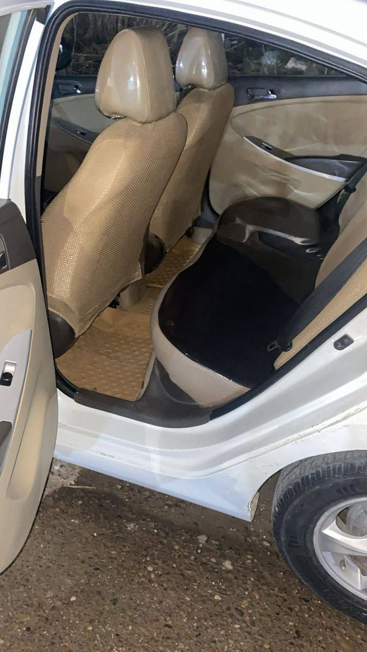 السلام عليكم اكسنت ١٣ خليجي بيهاباب بارد وصبغ تبريد شغال اشاير بلمري عارظها٩٨ وبيها مجال سياره مال بيت***********
