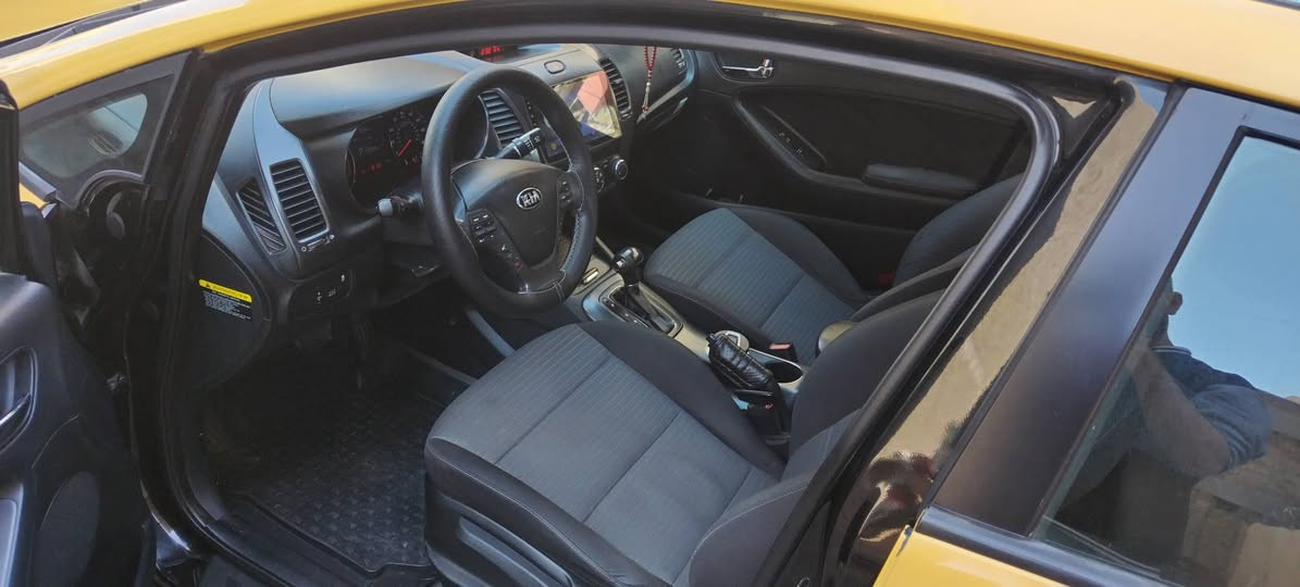 السلام عليكم كيا فورتي موديل ٢٠١٥ حادثه بنيد مبدل موجود بالصور مكينه حاويه جديده السياره اي نقص مابيه السعر ميه وثنعش 11200 وبيه مجال مكانه بغداد للاتصال ***********
