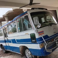 كوستر لبيع موديل 82 السعر 5ملاين بيه مجال اني مكلف بل نشر 07707859613