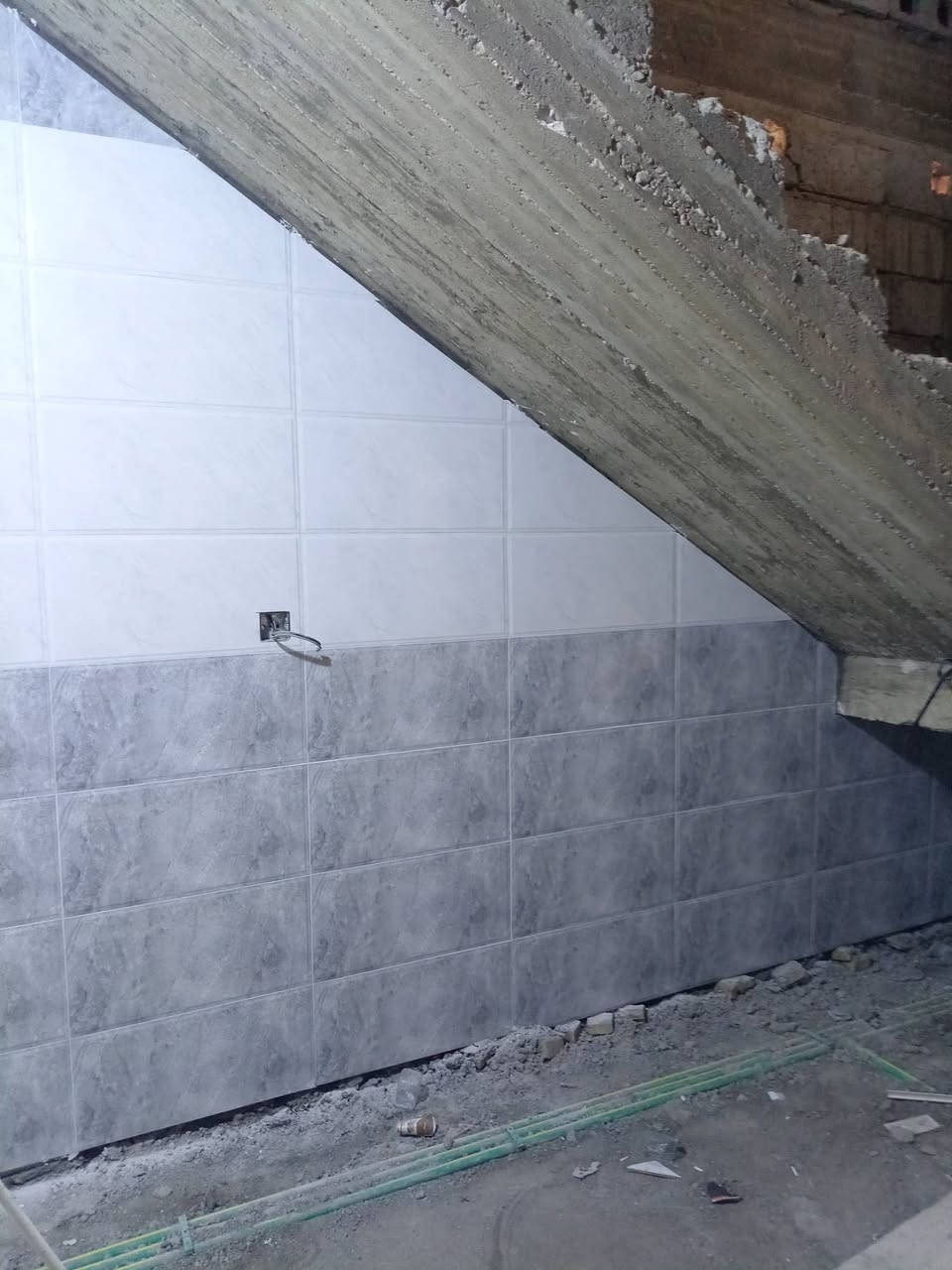 موجود اتنين خلفه سرميك ومرمر وكاشي ودرج موجودين بل الاعظميه انشاء الله ***********
