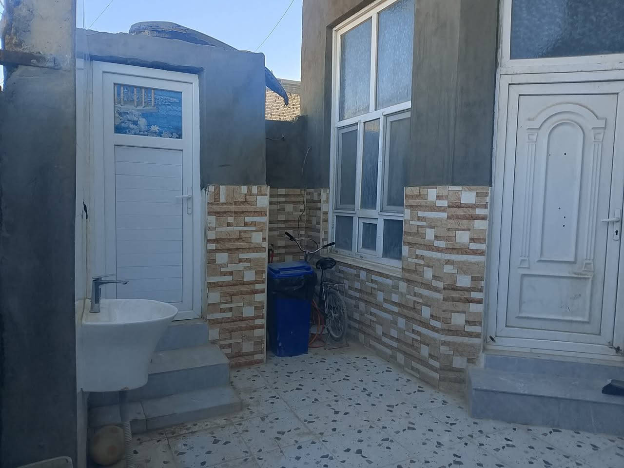 بيت  طابو صرف للبيع موقع مميز امام متنزه
⛳المساحة»  مساحة 125 متر واجه 6.25 و نزال 20 طابق ارضي كامل و الطابق الثاني ما مسقف 
  🌍العنوان»  حي الزهراء خلف العلوة القديمة/  وجه البيت على متنزه 

البيت حديث البناء حديث طابوق  و الاساس صب و السقف كونكريت صب مجاري درجه اولى تاسيس المي درجه اولى 

(((الخدمات المتوفرة))) 
🏞 متنزه  (امام البيت مباشر) 
🏫مدارس (ابتدائية متوسطة و اعدادية) 
@ مجاري 
⛲ ماء 
🏙كهرباء 
🛣 تبليط 
@  رصيف مقرنص
@ مولدة شارع 
@ انترنت كيبل ضوئي
🏥 مستوصف صحي قريب 
📃العقار باسمي و ثاني يوم افتح بيان.  
💰السعر»  سعر العقار 110 
  رقم الموبايل للاستفسار ( ***********)
