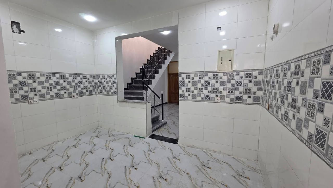 مشتمل للبيع كوت  حي الحكيم شارع زرزور بناء حديث 100 متر طابوق يتكون من غرفه نوم مطبخ استقبال هول ام رقم من قبل البلديه خدمات كامله ماي كهرباء مدارس السعر المطلوب 39 وبيها مجال لشراي


**إذا كنت صاحب هذا الإعلان وتريد حذفه لأي سبب، رجاءا أرسل رسالة إلى الدعم الفني**