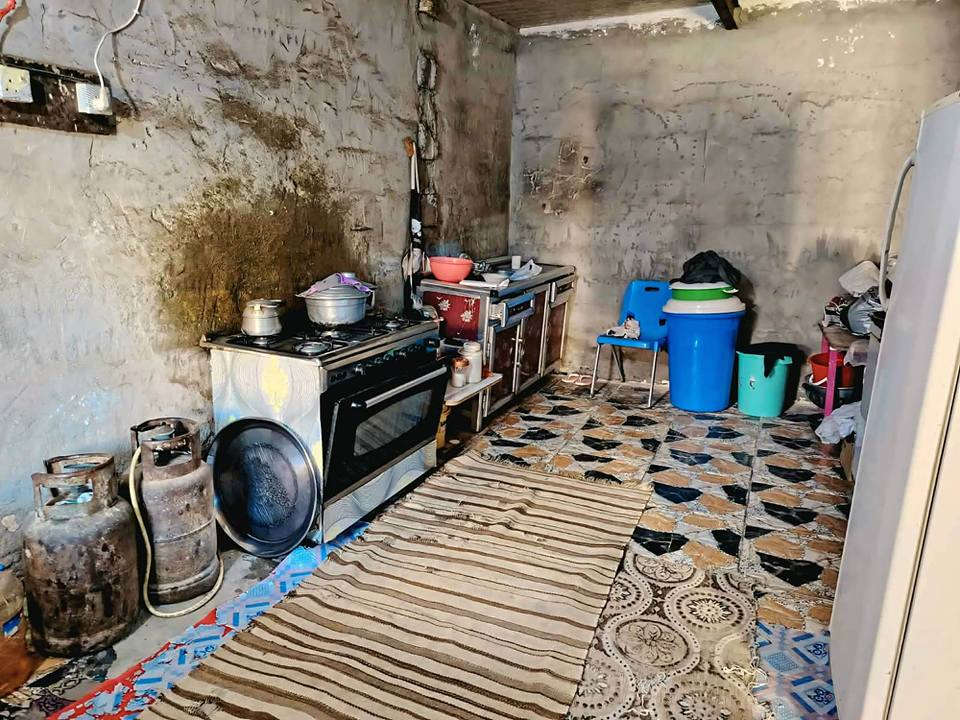 بيت حواسم في منطقة الشيشان غير معوض. مساحه 400متر بيت يحتوي على حمام داخلي وخارجي. غرفتين وستقبال. السعر 12وبيه مجال.*********** للأستفسار اتصلو واتساب عمارة, ميسان
