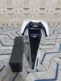 بلي5 سلم نضافه 100مع جوستك اصلي مع يو بي اس وحساب يحتوي ع لعبتين السعر...