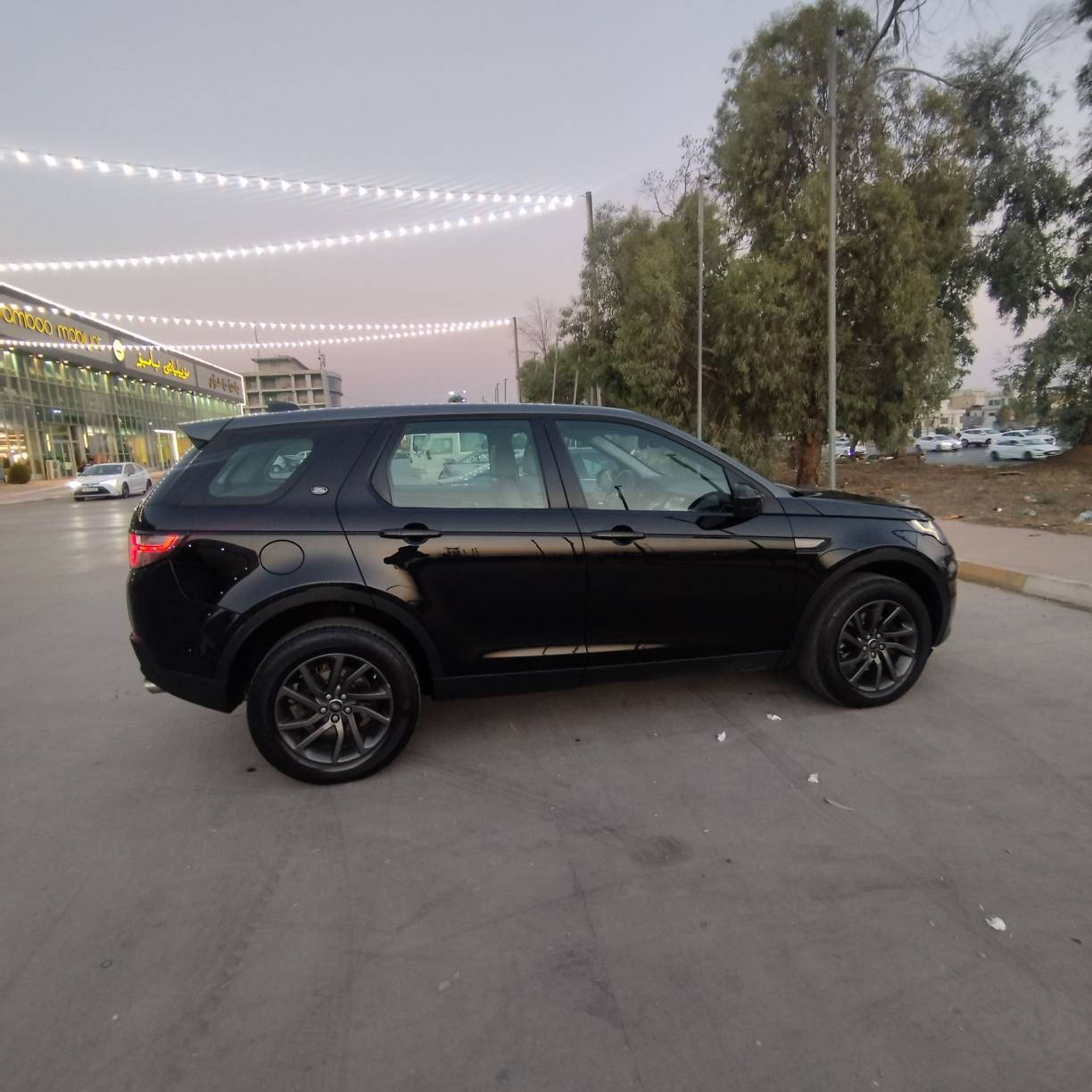 Land Rover discovery sport 2019
لاند ڕۆڤەر دیسکەڤەری سپۆرت خلیجی2019 فول مواسەفات بێ بۆیاخو بێ ساردو شوخت دەعامی بۆ دەعامی .سفری شەریکە دو سویچ 90هەزار کیلۆمەتر ڕۆشتوە گێڕو مەکینەی لۆکەو نەکراوەتەوەمەکینە 2.0 بەنزین سەنەویو هەمو شتێکی نوێیە بە ناوی خۆمەوەیە

لاند روفر دیسکفری سپورت 2019 خلیجی وکالە شريکە سردار سیارە مکفول من ای ضرر و حادث ماشی 90 کم محرك نضیف ما مفتوح سنویە جدید *********** السليمانية, العراق
