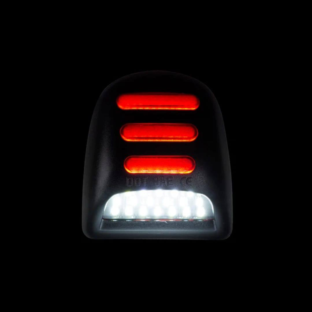 السلام عليكم 

1_ كلوبات دعاميه لوحه أرقام LED أبيض مع ضهر المنتج لون احمر LED 

 1_جمسي ✅️
 2_ شوفر ✅️
3_ سلفراد ✅️ 

سعر الزوج 40 الف ✅️
كميه محدود جدأ

يوجد توصيل إلى جميع المحافضات 🌏
للحجز واتساب ***********
