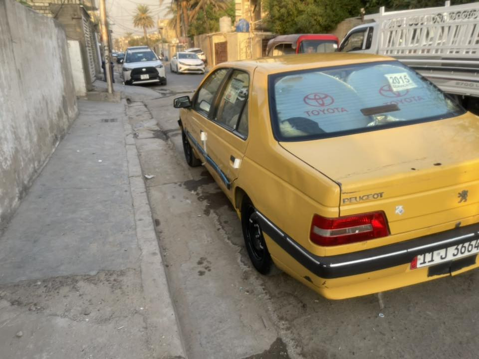 بيجو 405
2015
سعرها 35 
مكانها بغداد البلديات
***********
