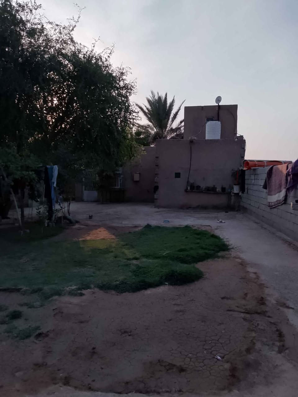 الدار للبيع مع قطعة ارض مساحة 300 متر قرب الامام زيد بن علي خدمات كاملة ماء وكهرباء 
للاستفسار الاتصال على الرقم 
*********** Singapore
