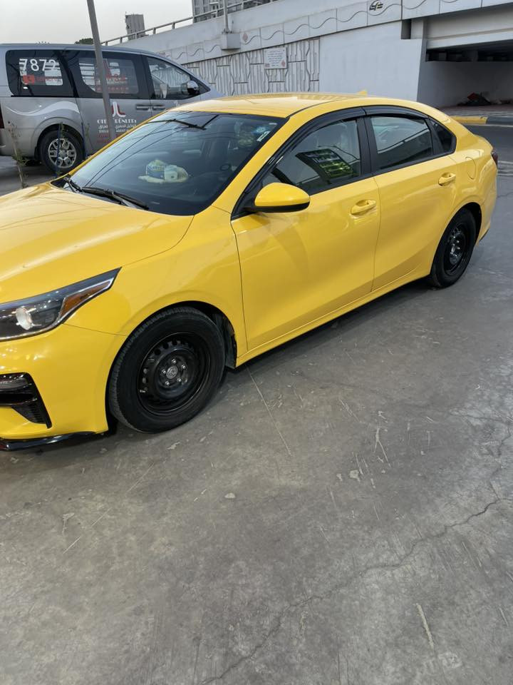 السلام عليكم رمضان مبارك ع جميع 
سياره فورتي وارد امريكي 21 
ماشيه 88  حادثها موضح كما بل صوره ونطخت عندي بخشم البنيد معجون بدون ايرباك سياره نضيفه وخير من الله 
كير at 
السياره باأسمي تحويل ثاني يوم مصفره من نقابه 
مكاني الكرخ 
***********
السعر 130
