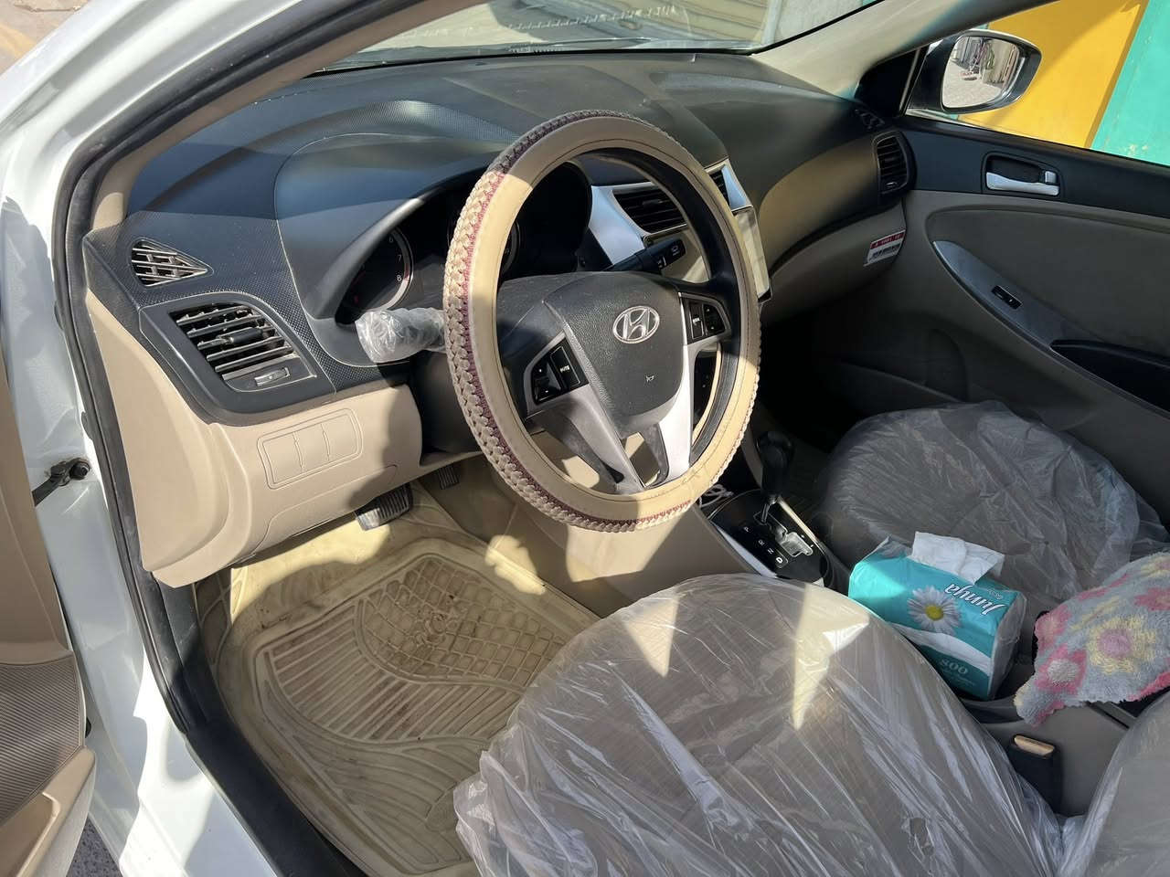 السلام عليكم اكسنت خليجي موديل 2016 بلو فول مصفات مكفولة من الدواخل مكفول من الميكانيك مكينة 1600 دوش المرغوب ماشية 97 بسمي مكانهة بغداد ترايهة وين ماتحب عليهة ادامة كاملة مكفولة من النقص للبيع سعرهة 104$ اذا اكو مراوس سبورتج او كونا مكانهة بغداد الدورة 
*********** تحياتي الكم
