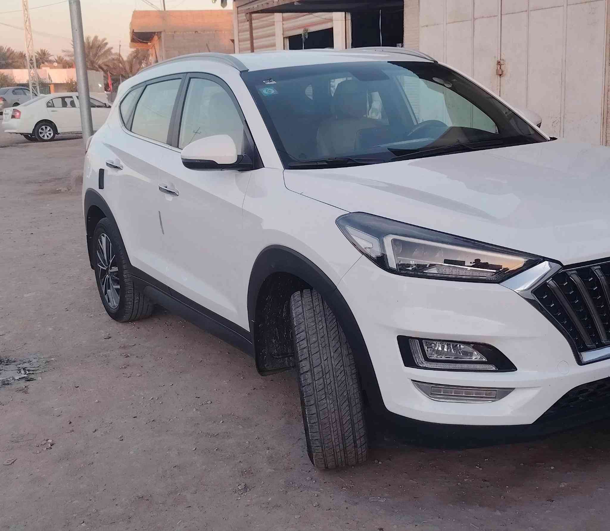 توسان 2020 خليجي رقم بغداد باسمي شخصياً
السياره مكفوله من كلشي من الصبغ والبارد والتبديل ماعدى رصعه بباب الصدر تقريبا اصبعين وشخط صغير
السيارة فول 
خمس عدسات
كشنات كهرباء
شباك لكزز
كشنات جلد لونين
تبريد ثلج❄
حداديه جديده تراي زيرو
كير محرك عالشركه
مكان السياره بابل للاستفسار الاتصال على الرقم ***********
