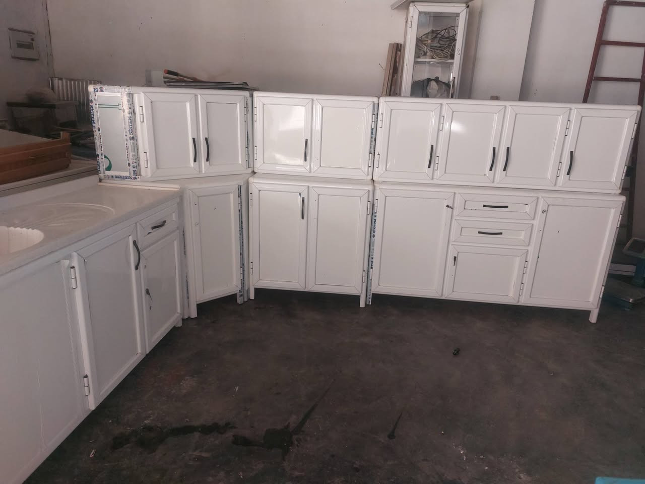 لەتەکیە،***********
