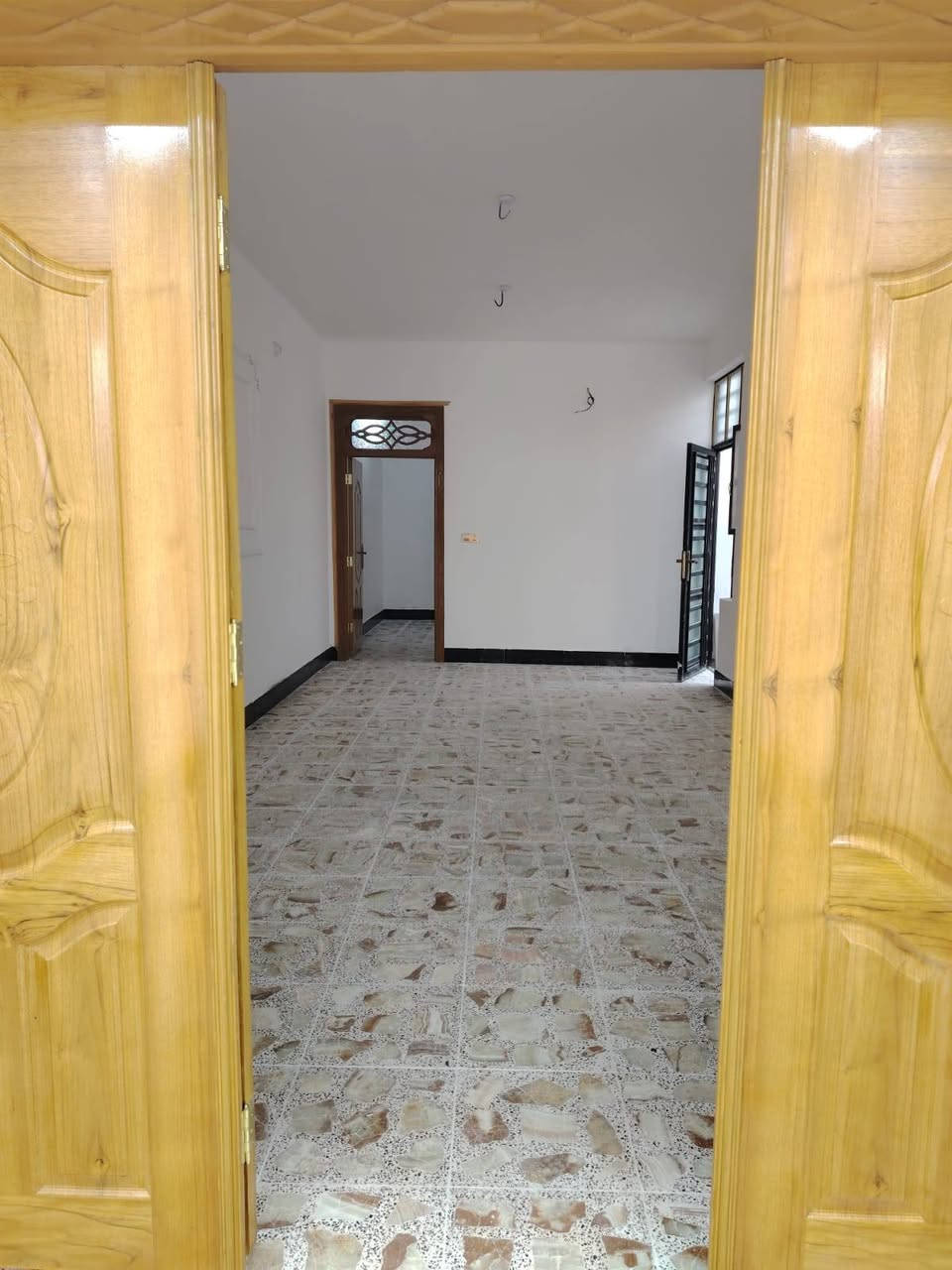 دار حي مكرمه منطقت ٧٠٠٠ خللف جامع ابو فظل عباس ع مساحه ١٣٣ مكون من ٤ نوم صاله ٢ واستقبال ومطبخ صحيات ٣ تصال رقم *********** ابو حسين
