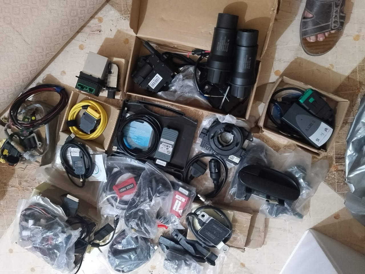 كل هذة الاغراض  فيشات و كيبلات  سيارة للبيع شلع  اكثر من عشرين قطع 
السعر  250 الف  قفل


**إذا كنت صاحب هذا الإعلان وتريد حذفه لأي سبب، رجاءا أرسل رسالة إلى الدعم الفني**