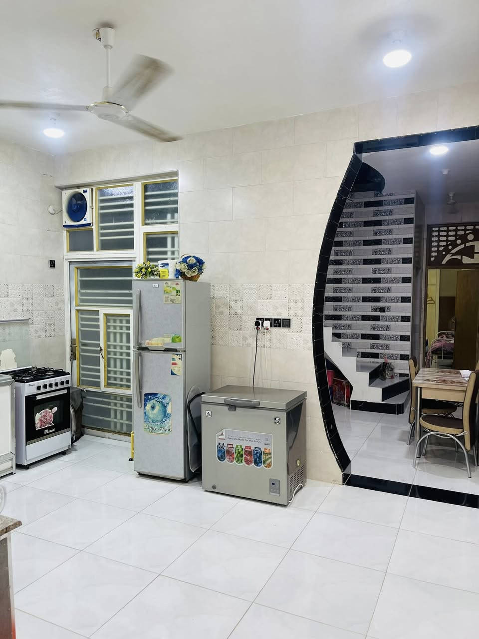 بيت حديث البناء للبيع أو التبديل – فرصة جادة

النص:
بيت سكني حديث البناء
📍 بابل – بكرلي 
📐 المساحة: 100م
🏠 واجهة 5م – نزال 20م
🧱 تشطيب جديد، سكن جاهز فورًا
💧⚡ خدمات متوفرة
📄 سند 25 رسمي

🔁 يقبل التبديل:
 • بأرض أو بيت طابو
 • خارج المنطقة

💰 السعر: 62
🔑 قفل جدي: 60
❗ التفاوض للجادين فقط
📞 الاتصال للجادين فقط – لا دلالة
***********

✳️ ملاحظة: البيت مناسب للسكن و، جاهز بدون أي صرف إضافي
