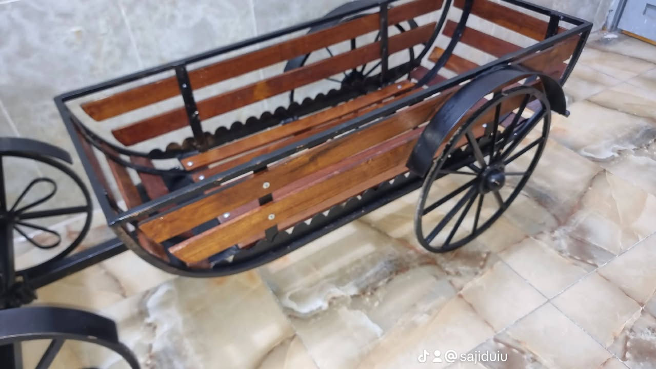 العربة للبيع طولها ٢٦٠  من يرغب الاتصال بالرقم ***********
