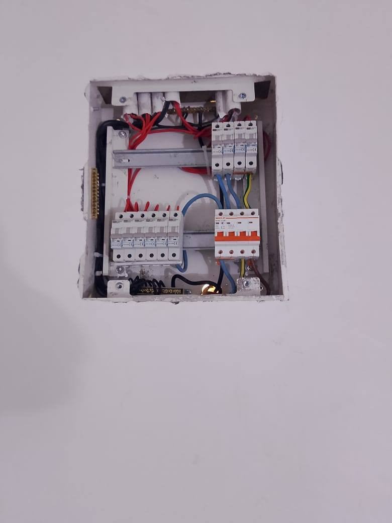 كهربائي متفرغ من البصره شغل درجه اولى *********** بصره زبير
