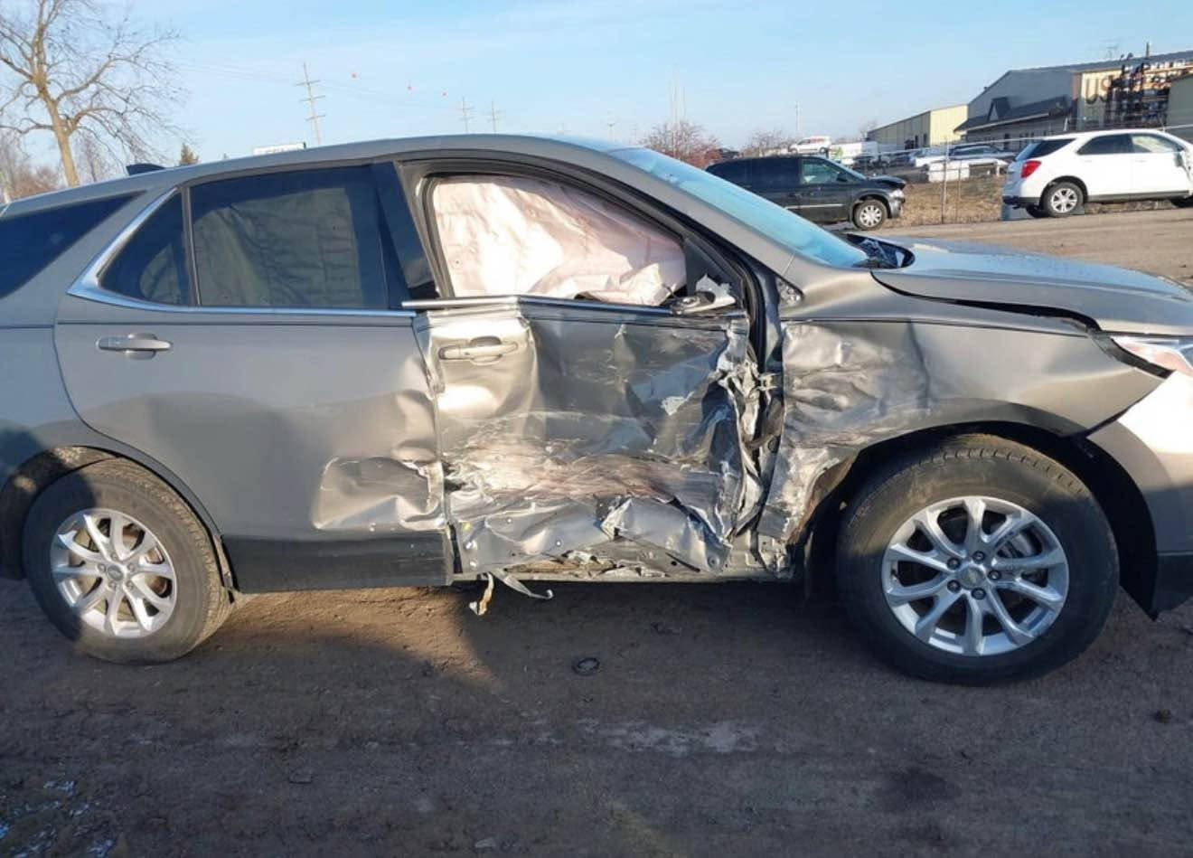 2019 Chevy equinox 
Clean title
￼ ￼68000mi 
Low mileage 
I bought it and I don't have enough money to fix it, it's sold as it is Southfield, MI


**إذا كنت صاحب هذا الإعلان وتريد حذفه لأي سبب، رجاءا أرسل رسالة إلى الدعم الفني**