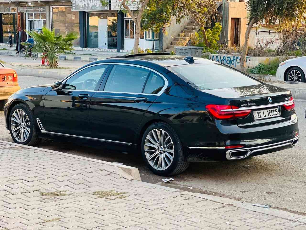 بي ام دبليو-BMW 750li 2018 مواصفات خاص VIP  
اخوان السيارة استلام شركة وارد خليجي  رقم مميز
يعني مو جماعة الوارد امريكي الله يخليكم انتبهو مو تقارنها بسعر الوارد 
سياره كفاله عامه من الصبغ والحادث
ضمان دولي ٢ بصمات شركه بلادي 
 سيرفس كلها - شركه عروش 

‏‎مواصفات فول الفول 
موديل : 2018
ماشيه: ١١٥ الف  كيلو 
حجم سيارة 750li محرك 8 سلندر توين توربو
لون داخل قرميدي ملكي
كشنات جلد مساج 
۲ سویچ‌ بیها سویچ کبیر 
2 شاشات خلفي 
 بانوراما 
ستيرن هيتر 
سقف ليزر + كانتارا 
سماعات Bowers & Wilkins
گیچ الکترونی  
داتاشو
 رادارت امامي و خلفي و جوانب 
 حساسات امامي خلفي 360 درجه
5 كاميرا 360 درجه 
 لايت زينون ويه الستيران يفتر + لد امامي 
 بلوجكتر لد بك لايت لد  
 كشنات تدفئة تبريد و هيتر
 كروز سرعه 
 كشنات كهرباء 
 شفتات بالستيران 
 استيرن كهرباء 
هند بريك بصمه + اوتو بريك 
۳ نوع قیاده‌ sport confort eco sport+
 تحكم اسيران 
 نظام سبورت نظام ايكو نظام نورمل 
 شاشه كبيره 
ماوس كبير
 تحكم بالشاشة عن بعد 
 الداخل كله لد بي ١٥ لون  
تبريد قطعتين 
٣ بردات بلادي
 صندوق كهرباء شفت
٤ ابواب شفت
و بعد كثيير من المواصفات المامذكورة

رقم صاحب سيارة
***********
