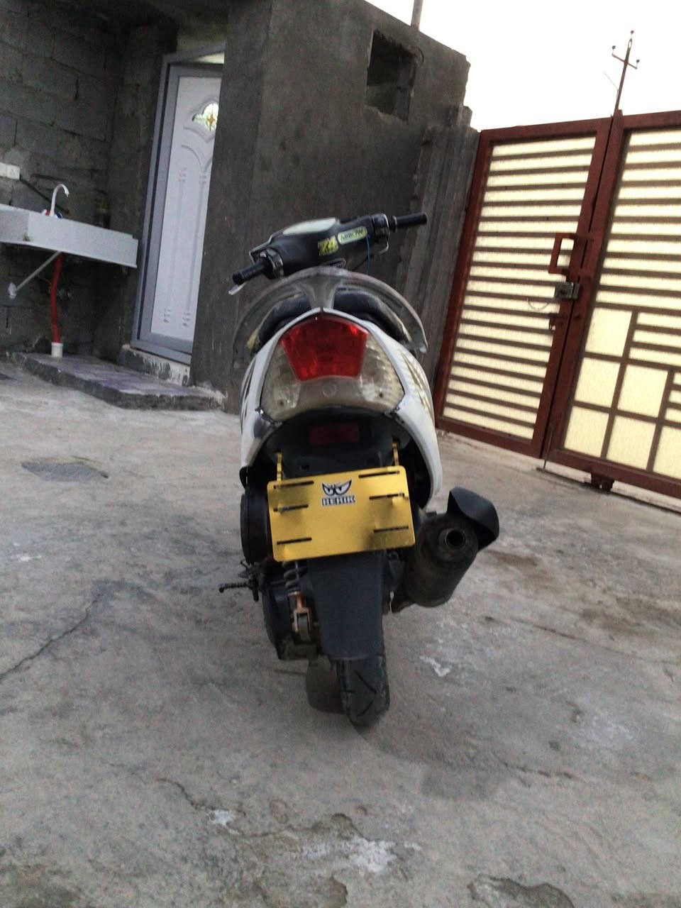 السلام عليكم 
ماكس عدله للبيع بوشه بلاد 49 ما مفتوحه
بيه دشبول رياضي و صدر امامي رياضي ودبل خلفي 
وياضي وصالنصه Fm هندر واحد باي وقت سلف شغال بس نقصه باتري شلعه ومعدل تخبل 
🛑مكاني بابل المسيب طريق الحاميه
🛑السعر 530 وبيه مجال
للاستفسار ***********
