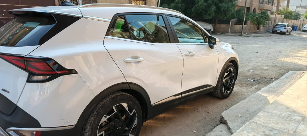 السلام عليكم
للبيع :كيا سبورتج  خليجي 
الموديل : 2023
ماشيه : 65 الف كم 
رقم اربيل بأسمي تحويل مباشر
السياره :مكفوله عدى بارد بالباب الخلفي عكس السايق 

بصمه 
مري كهرباء 
انضمه قياده 4 (نورمل +سبورت +ايكو +سمارت)
تشغيل عن بعد 
حساسات امامي خلفي 
 شاشه +عداد دجتل 
كامره دواره 
بصمت ابواب 
ترحيب عند لاقتراب 
مثبت سرعه 
سايد بريك كهرباء 
ويل 19
تبريد قطعتين 
داخل بيجي 
محرك 2000 دوش 
شاحن واير لس 
الصابيح الماميه LED
المصابيح الخلفيه LED
شفتات ستيرن رياضي 
مانع انزلاق 
شاشه ابل كار بليل +جي بي اس 
انذار عند الاقتراب
اشاير بل مري و رادار جانبي
السياره كلش نضيفه وحلوه 
السعر 222 وبيه مجال 
مكاني بغداد/ القادسيه 
للستفسار ***********
