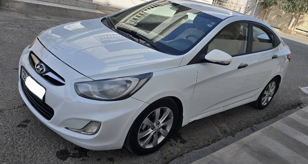 هيونداي اكسنت —Accent
 مۆدێل ٢٠١٤ بێ بۆیاغ هەرزە و سەنەوی نوێیە بەناوی خۆمە ABS  و سیستەمی ECO یە . نرخی ١١٠و مەجالێکی کەم  
*********** واتسئەپ أربيل, العراق
