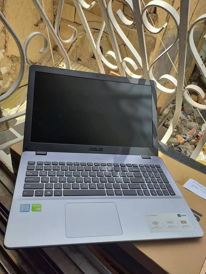 ✨ Asus VivoBook X542UN
مناسب للتصاميم، البرامج الهندسية، الأمن السيبراني، البرامج المكتبية، الحسابية والتصفح بكفاءة جيدة.

✔️ المعالج (CPU): Intel Core i7-8550U — جيل ثامن
✔️ الرام (RAM): 8GB DDR4 — قابلة للتطوير
✔️ التخزين (Storage): 256GB NVMe SSD — قابل للتطوير
✔️ كارت الشاشة (Graphics): NVIDIA MX150 4GB خارجي منفصل
✔️ الشاشة (Display): 15.6 إنج — دقة 1920×1080 FHD
✔️ الكيبورد: مضيء (Back-light) عربي / إنكليزي (Ar-En)
✔️ الشاحن: شاحن أصلي

🔹 الحالة: وارد اوربي غير مستعمل بالعراق (كالجديد) نظافة 95% فما فوق 
🔹 البطارية: بحالة جيدة(ضمان ساعه فما فوق)

🔷️ السعر الكلي : 490.000 الف دينار 
(شامل التوصيل مجاني مع هدايا حقيبة وماوس )

■ ضمان(١) فحص وتشغيل امام المندوب 
■ ضمان(٢) استخدام اسبوعين اي خلل مصنعي يتم الاستبدال بنفس الموديل


**إذا كنت صاحب هذا الإعلان وتريد حذفه لأي سبب، رجاءا أرسل رسالة إلى الدعم الفني**