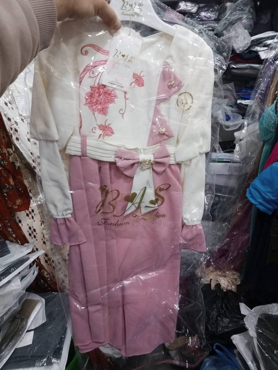 نفنوف بناتي وسط بالوان وأحجام مختلفة وباانسب الاسعار ❤️😍😘 
حديثه الشارع الورا عماره دكتوره عربيه تطلع بي مسافه تلكاني بدايه وادي الخمسه محل محمد مظفر


**إذا كنت صاحب هذا الإعلان وتريد حذفه لأي سبب، رجاءا أرسل رسالة إلى الدعم الفني**