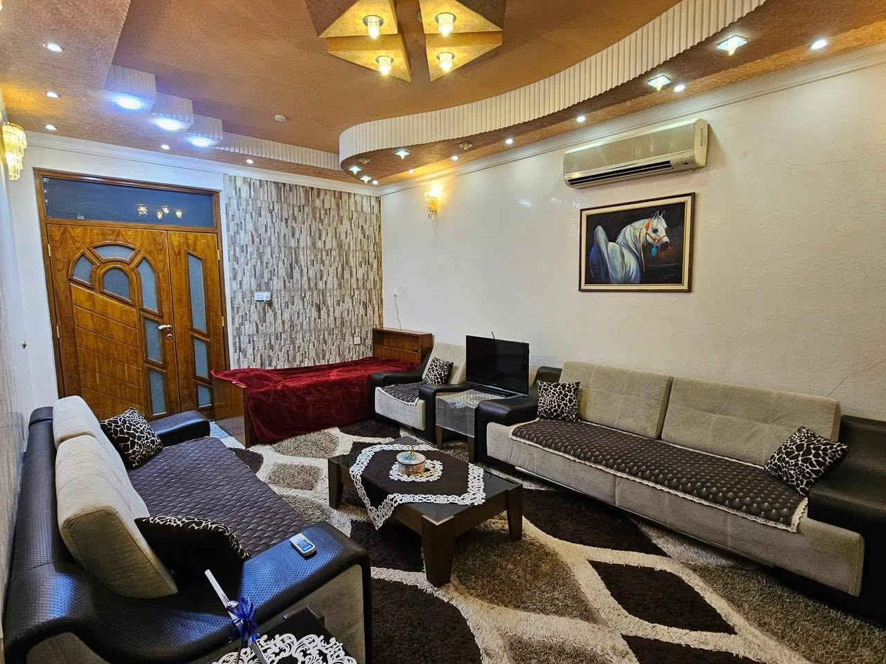 🏠 دار للبيع – طابو صرف

📐 المساحة: 170 م²
📏 الواجهة: 7.77 م
📏 النزال: 22 م

🧱 بناء حديث ونظيف جداً

🔹 الطابق الأول:

* مطبخ
* استقبال
* هول
* غرفة
* مجمع صحيات

🔹 الطابق الثاني:

* غرفتان
* هول
* مجمع صحيات

📍 الموقع: الجمعية – قرب مدرسة بوابة عشتار
🛣️ عرض الشارع: 15 متر

📩 للتفاصيل أكثر والتواصل:
📞 ***********
📞 ***********

🏢 زيارة المكتب:
حي الحسين – قرب مطعم نابو
أو الخسروية – مقابل ثانوية المتنبي

♻
