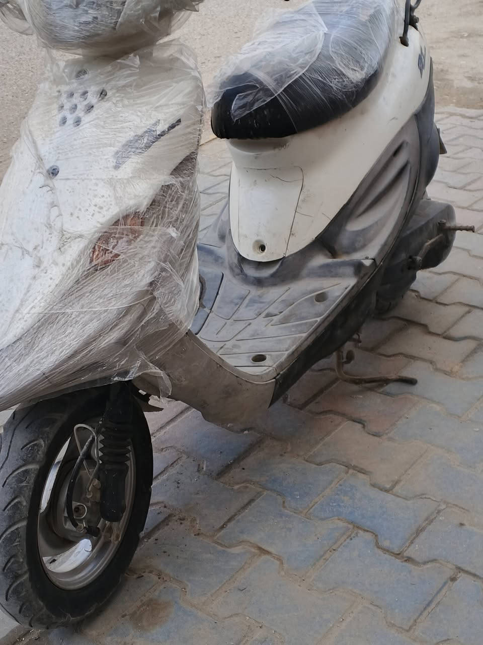 للبيع ، مكان رميثة 
دراجة بيجي نظيفة كلش  مكينة ما مفتوحة كهربائيات كله شغالة لون ابيض      سعر :-375 بيهة مجال
للأستفسار ـ***********
