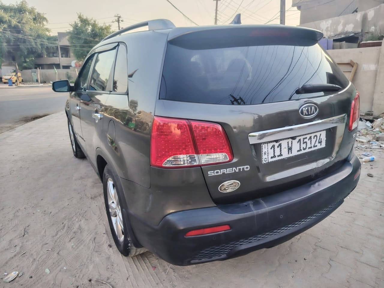 سلام عليكم  شباب  كيه سورنتو موديل 2013واردامريكي حادث بنيد مبدل ولباقي ليبل واحد وبيهه جاملقين الماميات مصبقات بس لابيهن ضربه ولا مصلحات السياره فول من عده البني رومه كير ومكينه مكفولات مكينه 4سلندرالشواصي ولغود مكفولات ماشيه 97الف السعر المطلوب 135وبيهه مجاب حك الجيه عنوان السياره بغداد ناحيت الوحده قرب مجمع بسمايه السكني واي ستفسار هاذه رقمي ***********
