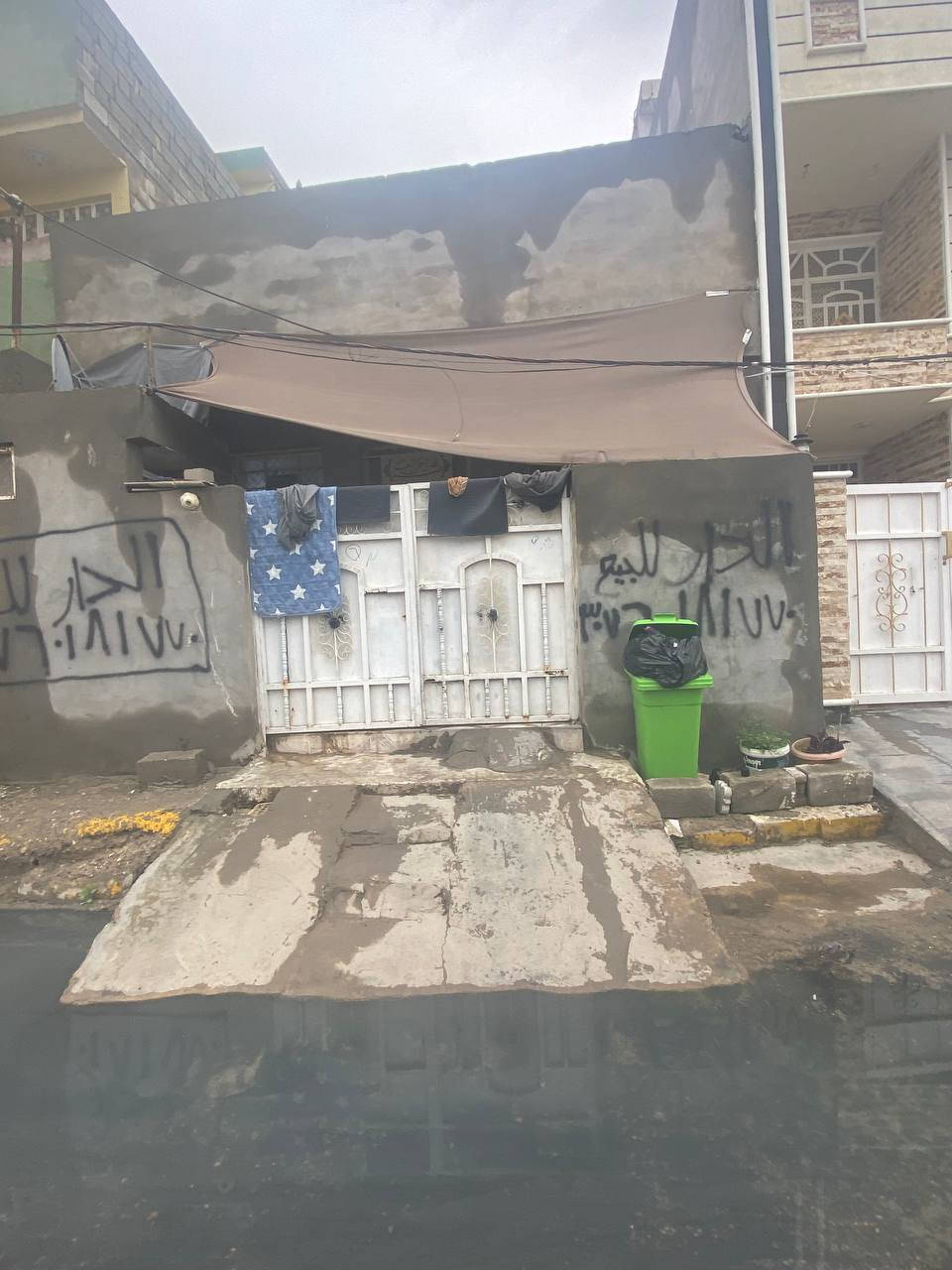 السلام عليكم بيت بل سكسك شارع المتفجرات قريب عل بلده للبيع ملك صرف بناء حديث يحتوي الىغرفه نوم وصاله ومطبخ وهول ***********
